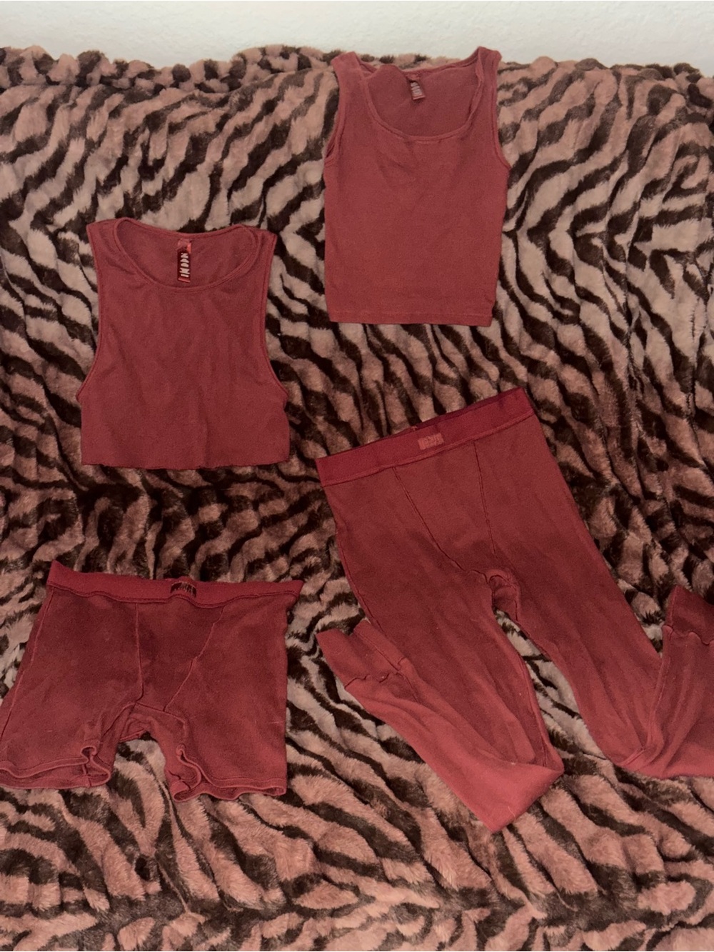 SKIMS Chimney Red Boxer Set *2 tanks, 1 legging & 1 boxer - Picture 2 of 7